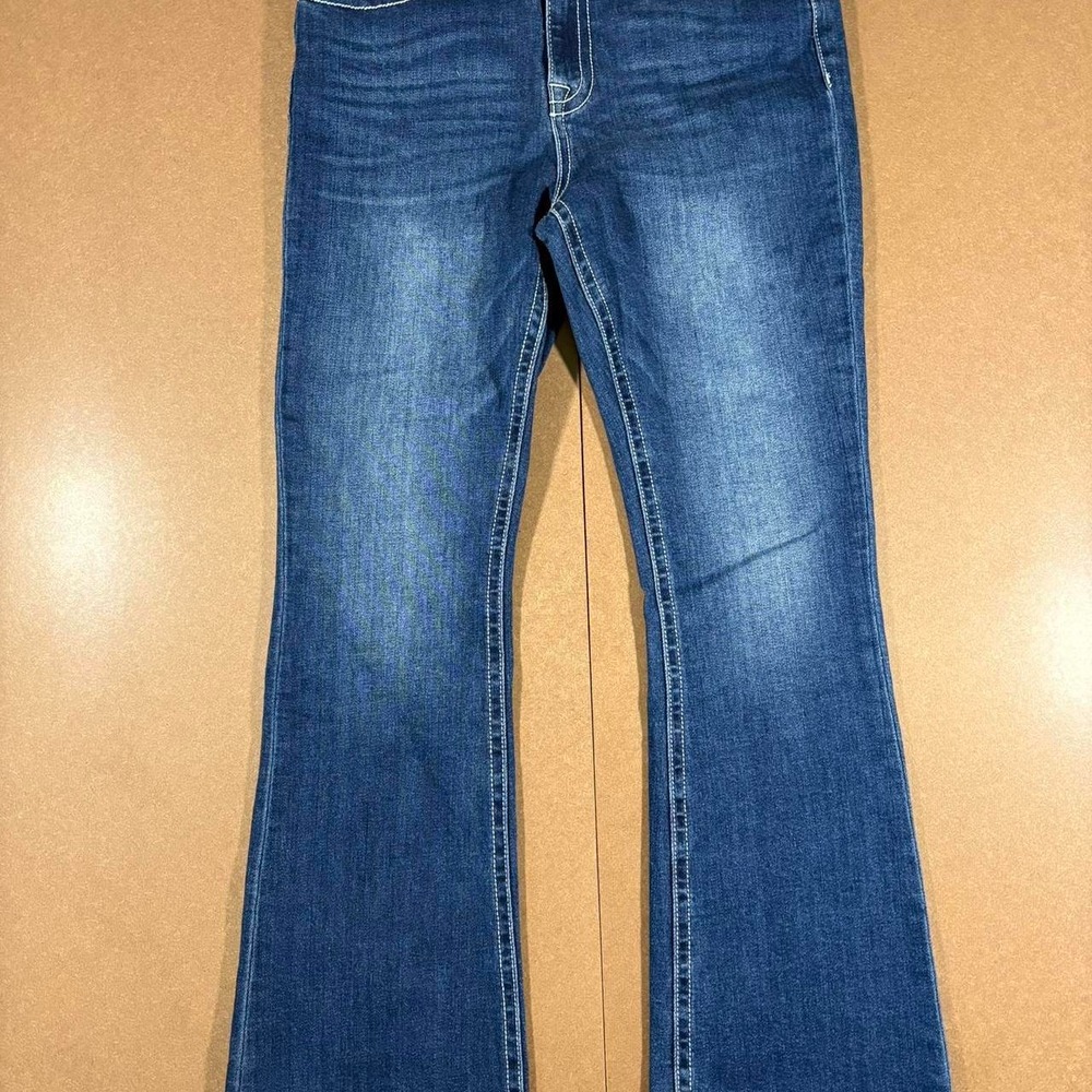 Vintage Fire & Rain Medium wash, low rise flare jeans size 15